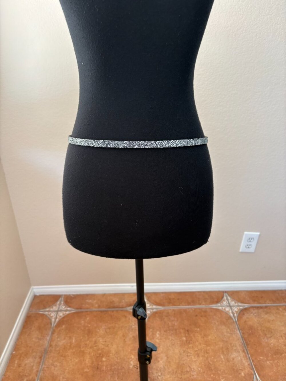 Ann Taylor Skinny Genuine Leather Spotted Belt Size S - Picture 2 of 11
